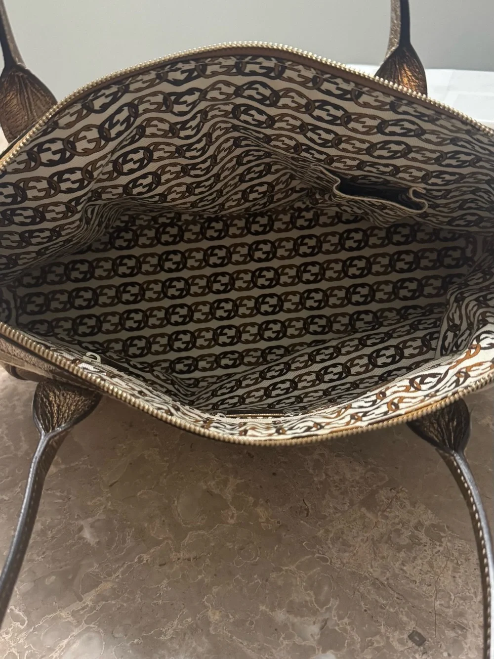 Gucci Beige and Gold Monogram Tote Bag with Bow Accent - Picture 3 of 3